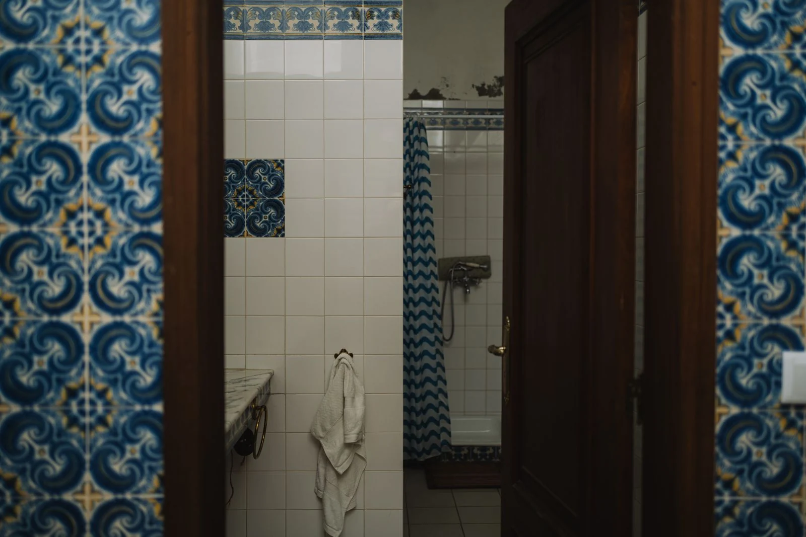 Bathroom layout and fittings